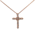 Colgante de cruz de diamantes cultivados en laboratorio de talla brillante redonda en oro rosa de 14 quilates