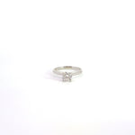Solitario de diamante cultivado en laboratorio de talla brillante redonda en oro blanco de 14 k