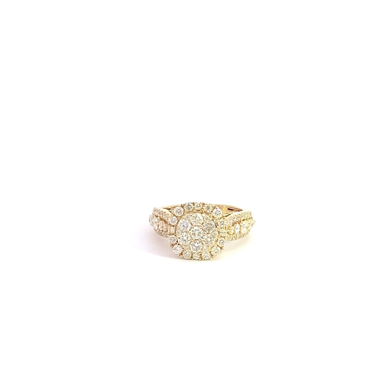 Anillo de compromiso de oro amarillo de 14 quilates con halo de diamantes cultivados en laboratorio