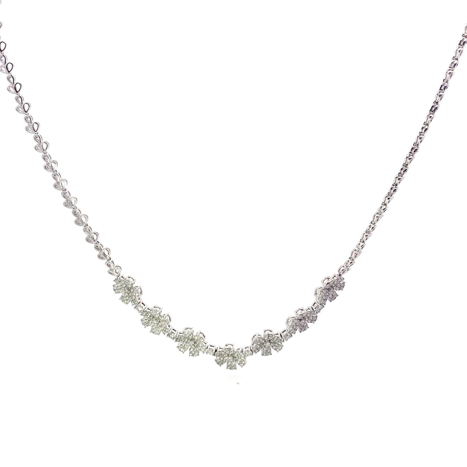Collar de diamantes estilo italiano con flor en oro blanco de 14 quilates