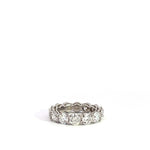 Anillo de eternidad de oro blanco de 14 quilates con diamantes cultivados en laboratorio de talla brillante redonda