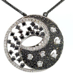 Collar de oro blanco de 14 quilates con diamantes blancos y negros de talla brillante redonda