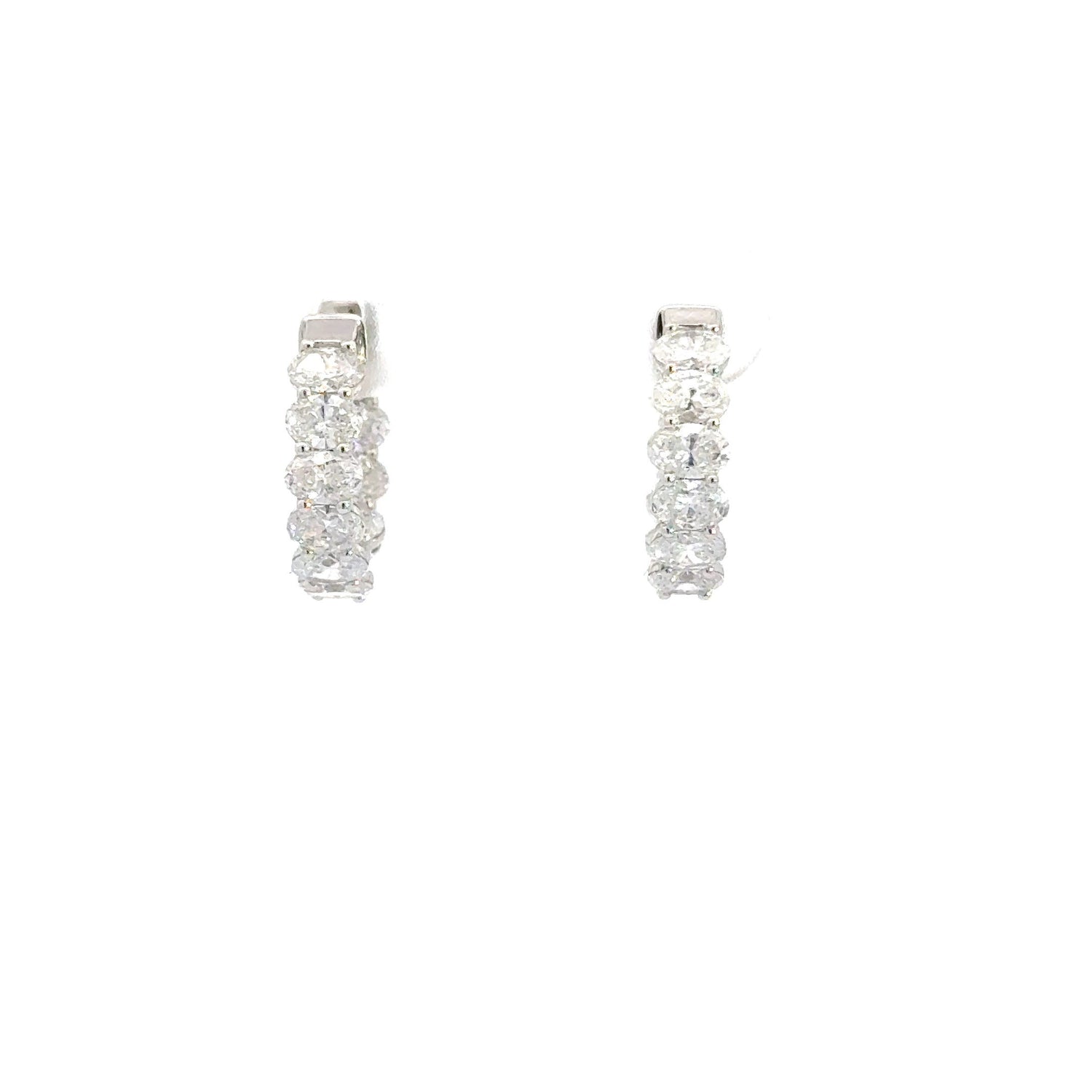 Aros de oro blanco de 14 quilates con diamantes cultivados en laboratorio y forma ovalada
