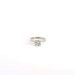 Solitario de diamante cultivado en laboratorio de talla brillante redonda en oro blanco de 14 quilates