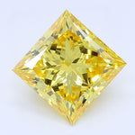 Diamante cultivado en laboratorio de talla princesa, color amarillo anaranjado intenso y elegante, de 1,61 quilates, con claridad VS1