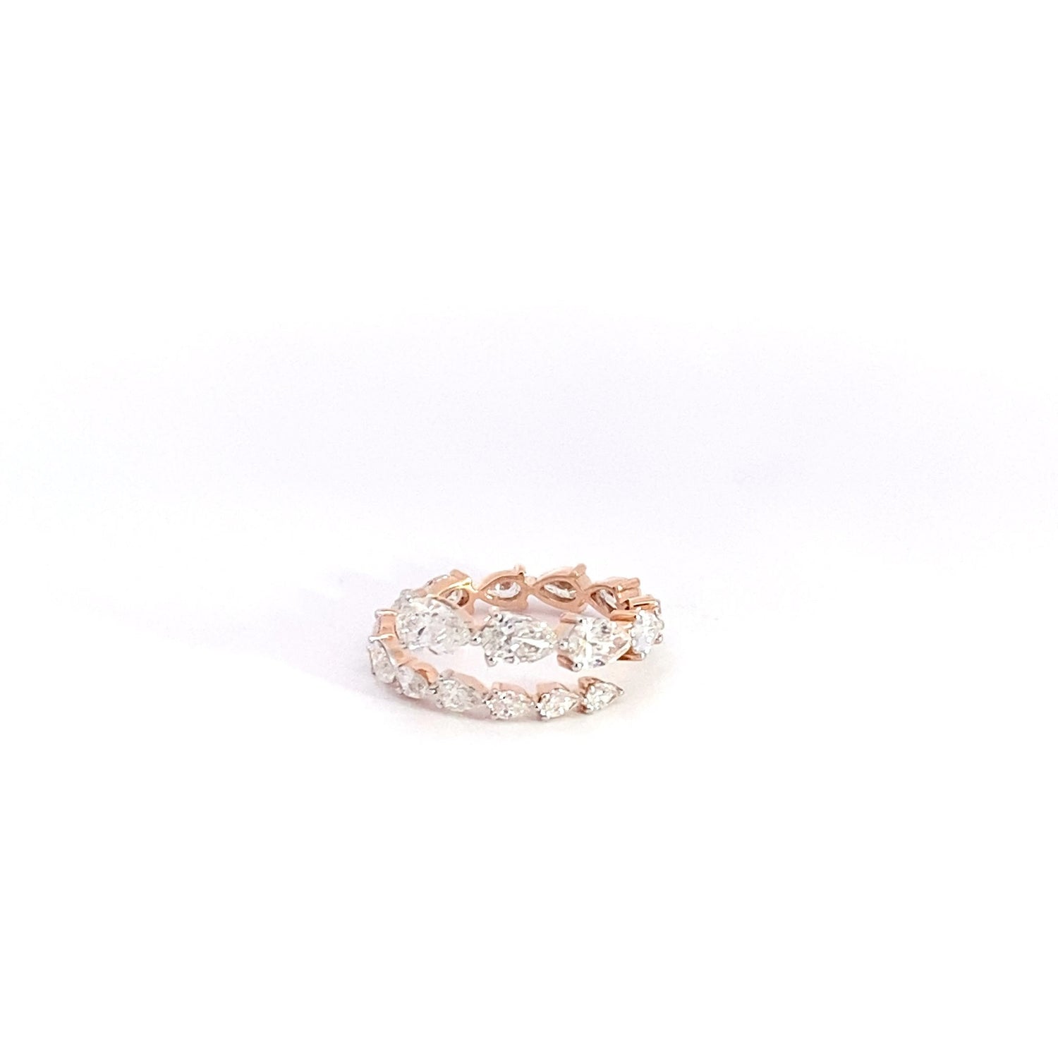 Anillo envolvente graduado en forma de pera de oro rosa de 14 quilates
