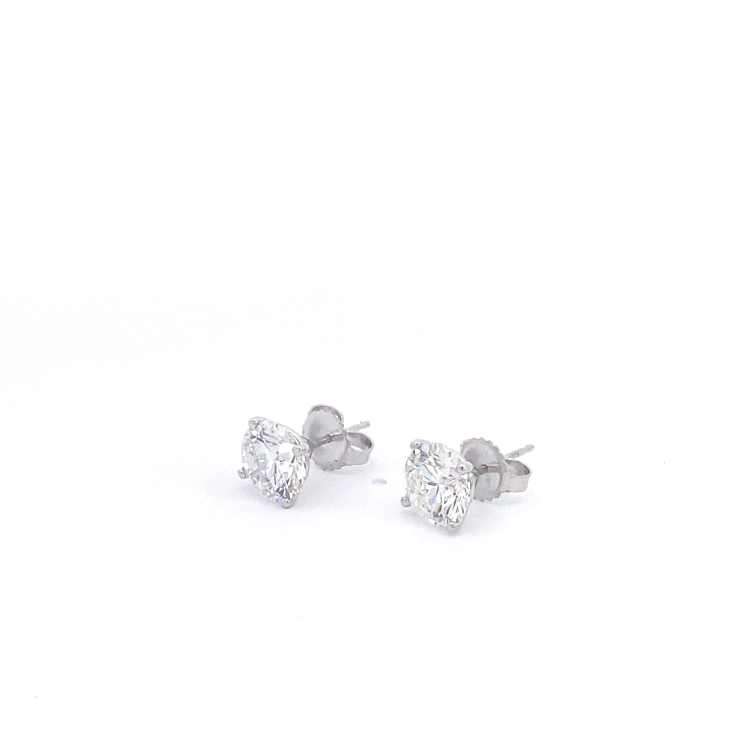 Aretes de oro blanco de 14 quilates con diamantes cultivados en laboratorio de talla brillante redonda