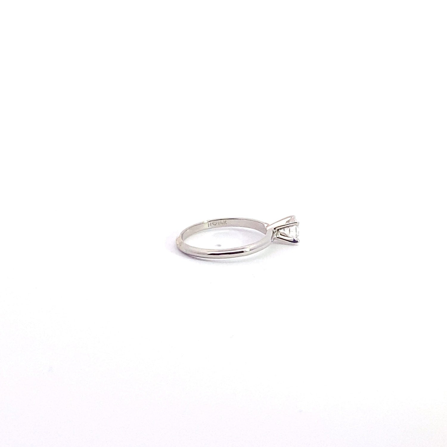 Solitario de diamante cultivado en laboratorio de talla brillante redonda en oro blanco de 14 quilates