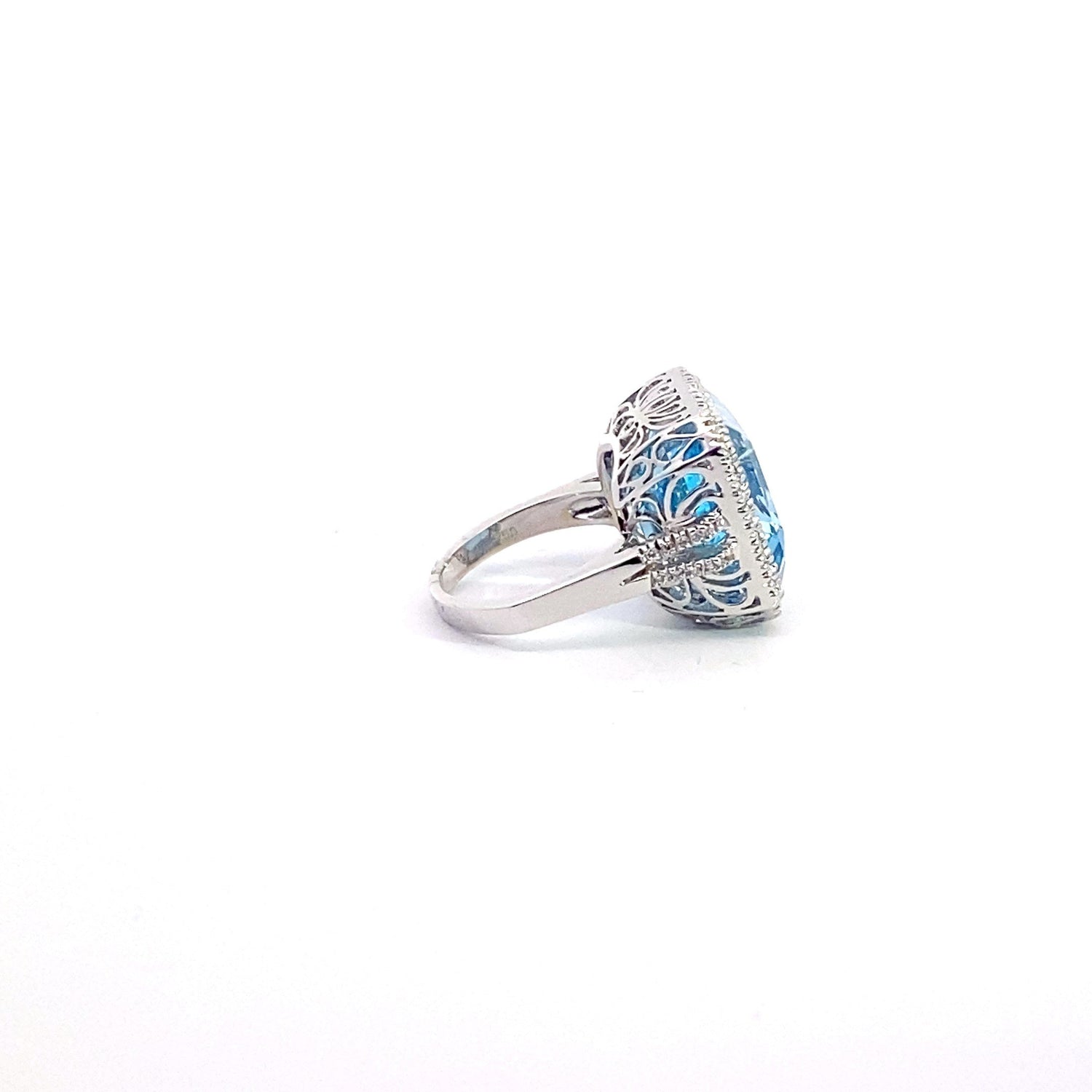 Anillo de oro blanco de 18 quilates con topacio azul y diamantes italianos de talla Asscher