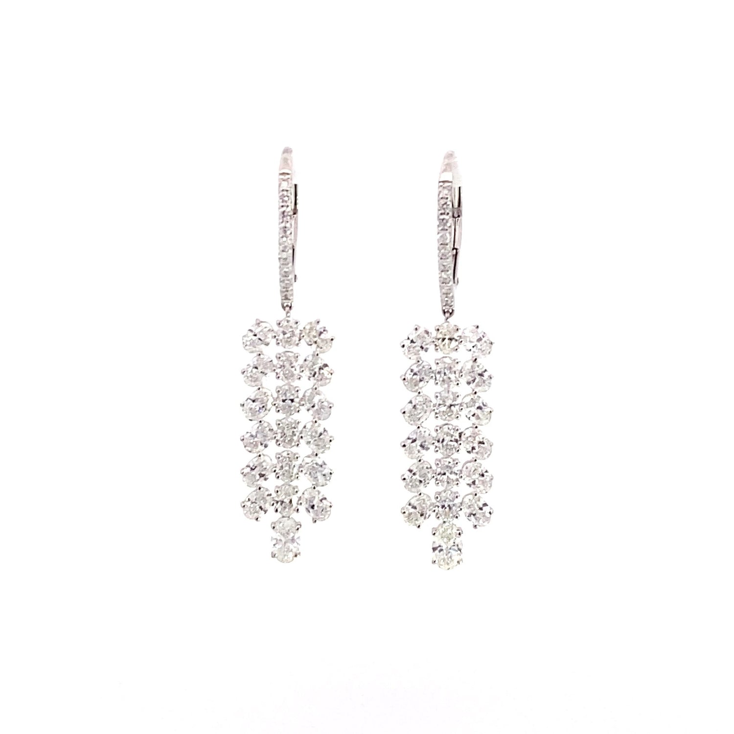 Pendientes colgantes de diamantes cultivados en laboratorio de forma ovalada en oro blanco de 14 quilates