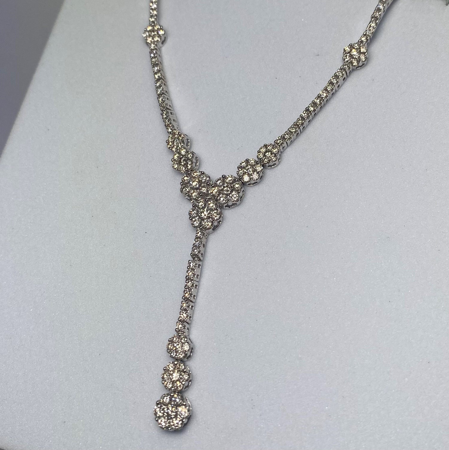 Collar antiguo de lujo con diamantes en oro blanco de 18 quilates