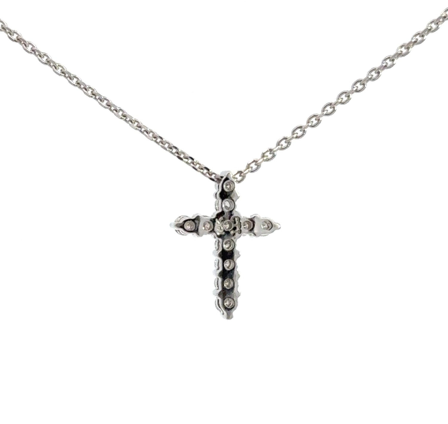 Colgante de cruz con diamantes redondos de talla brillante en oro blanco de 14 quilates