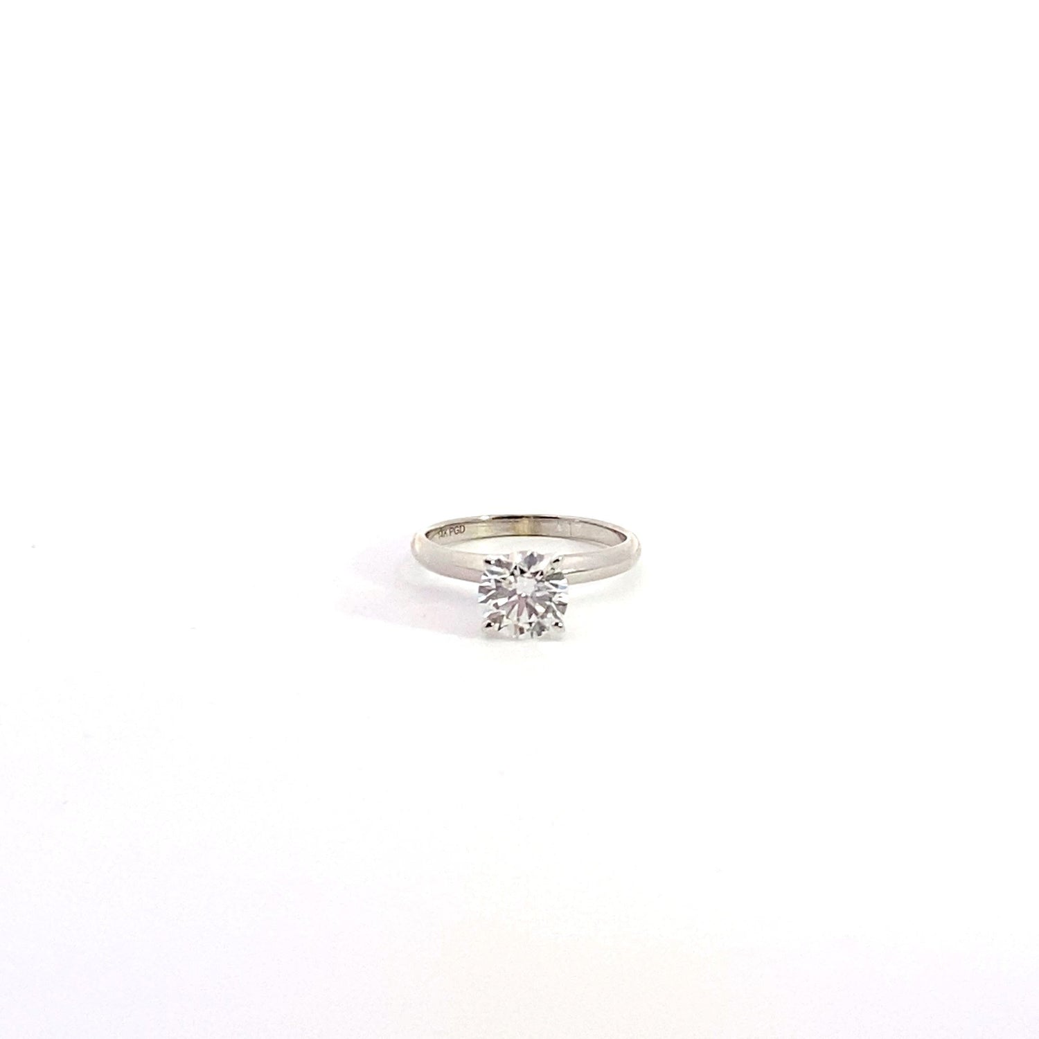 Solitario de diamante cultivado en laboratorio de talla brillante redonda en oro blanco de 14 quilates
