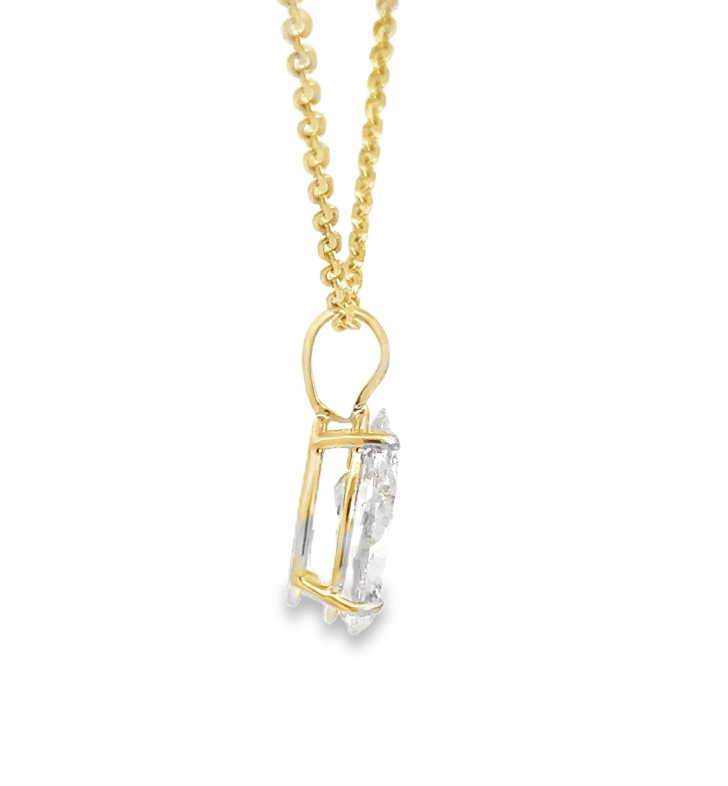 Colgante de diamantes cultivados en laboratorio en forma de pera de oro amarillo de 14 quilates