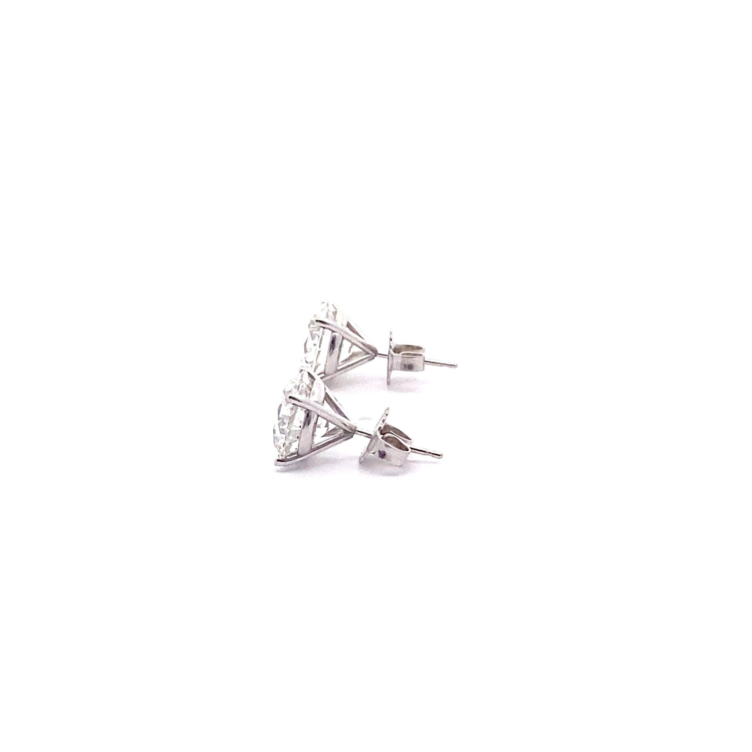 Aretes de diamantes en oro blanco de 14 quilates con engaste de 4 puntas estilo Martini