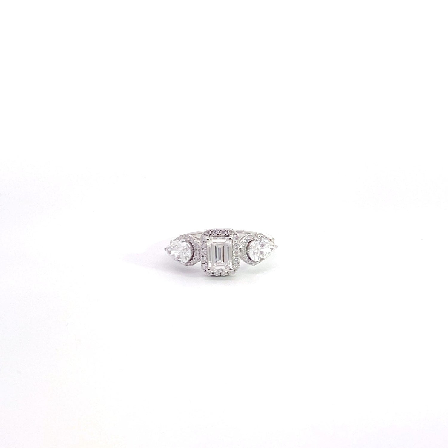 Anillo de oro blanco de 14 quilates con diamantes cultivados en laboratorio, talla esmeralda y talla pera