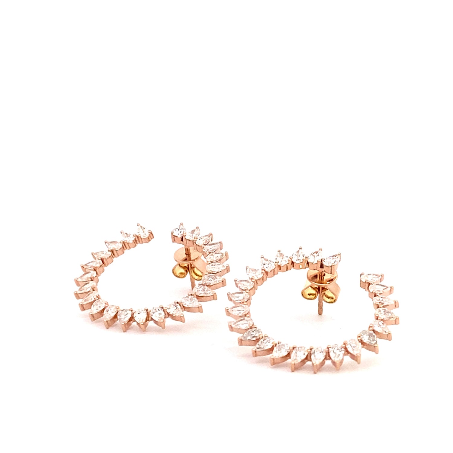 Aretes circulares abiertos con diamantes cultivados en laboratorio en forma de pera en oro rosa de 14 quilates