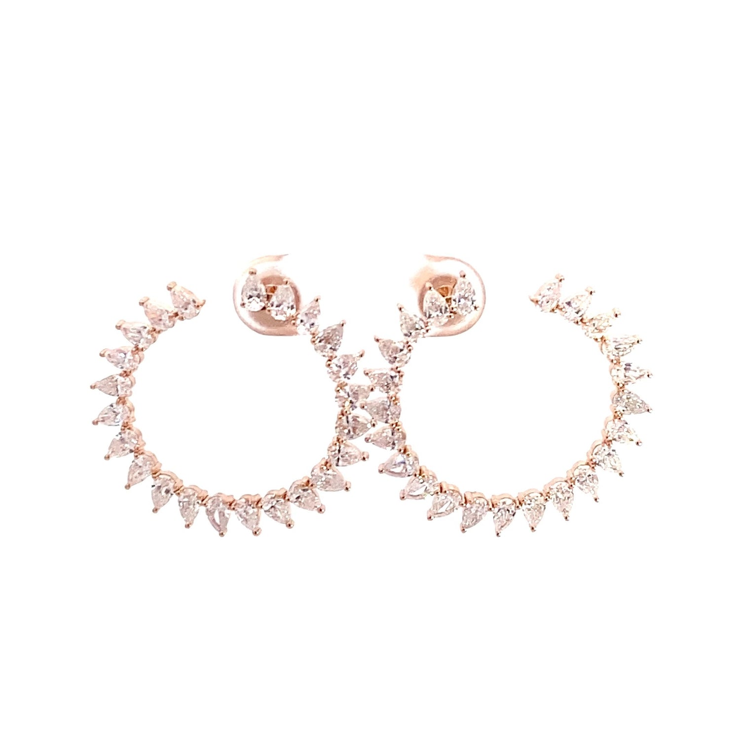 Aretes circulares abiertos con diamantes cultivados en laboratorio en forma de pera en oro rosa de 14 quilates