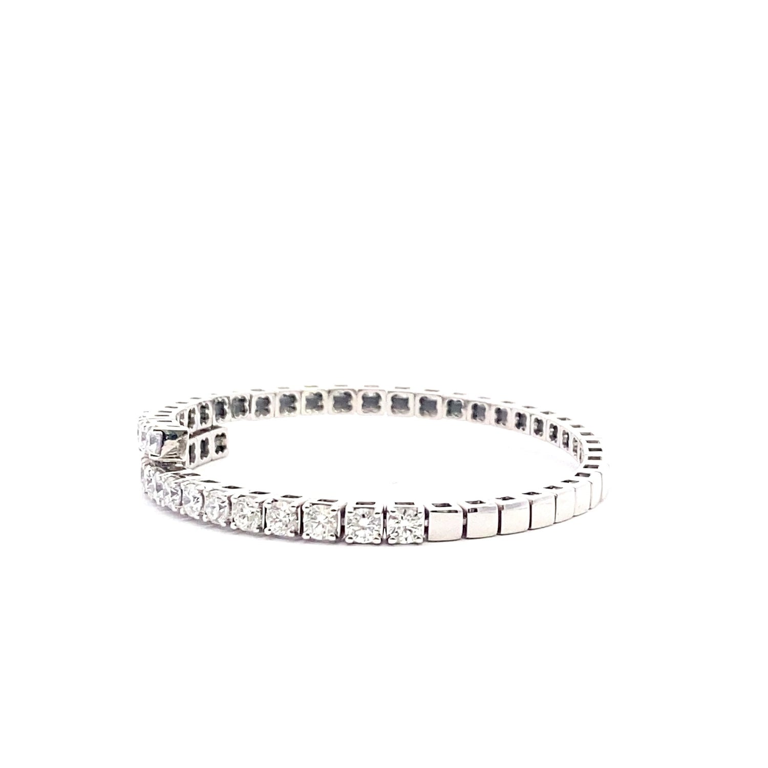 Brazalete abierto de oro blanco de 14 quilates con diamantes cultivados en laboratorio
