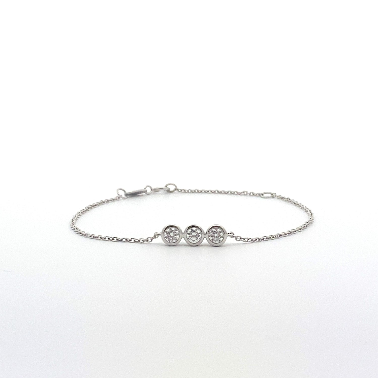 Pulsera de oro blanco de 14 quilates con 3 diamantes redondos cultivados en laboratorio de talla brillante